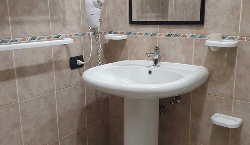 Chambre Double Standard, salle de bains privée, vue cour intérieure (Matrimoniale Standard)