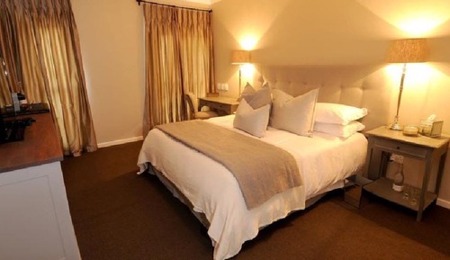 Chambre Luxe (garden facing, bath )
