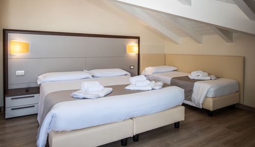 Chambre Triple Deluxe, balcon, vue partielle sur le lac
