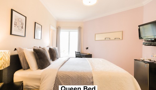 Chambre Double, salle de bains attenante (Main Floor)