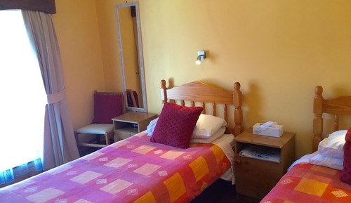 Chambre Triple, salle de bains commune