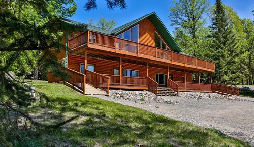 Cabane, 2 grands lits, accessible aux personnes à mobilité réduite (Cabin #18 or #19)