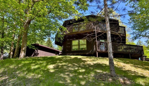 Cabane, 3 chambres, baignoire à jets (Cabin #202 or #206)