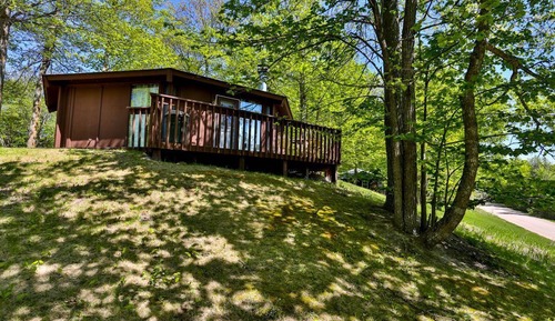 Cabane, 2 chambres, 2 salles de bains (Cabin #201 or #204)