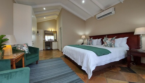 Chambre Standard Double ou avec lits jumeaux, plusieurs lits, vue piscine