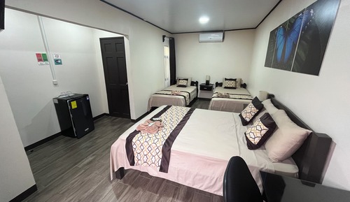Chambre Quadruple, 1 chambre