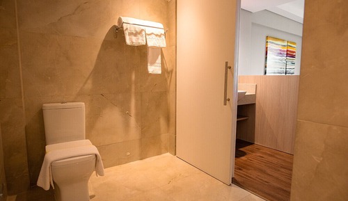 Chambre Luxe Double ou avec lits jumeaux, accessible aux personnes à mobilité réduite