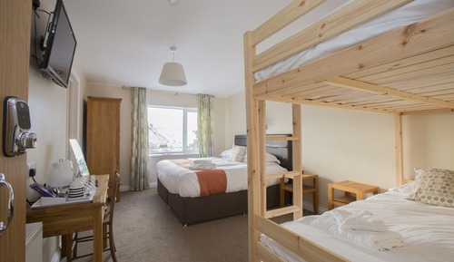 Chambre Quadruple Familiale, salle de bains attenante