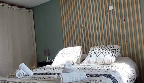Chambre Quadruple Classique, salle de bains attenante, vue montagne (Chambre 9 (2 pers))