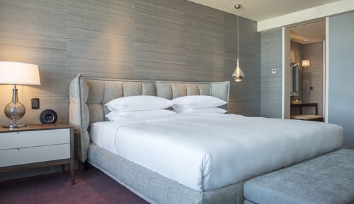 Chambre, 1 très grand lit