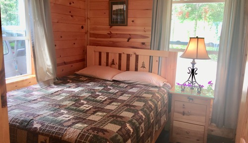Cabane, 2 chambres, en bord de lac