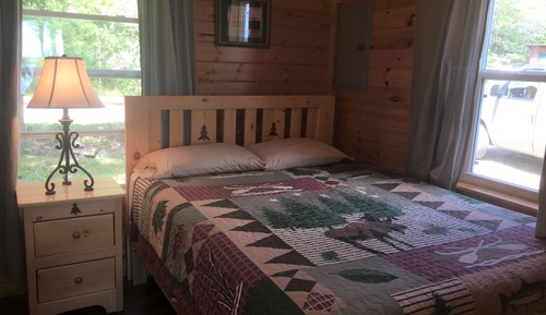 Cabane, 2 chambres, en bord de lac