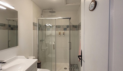 Chambre avec lits jumeaux, salle de bains privée (Les Deux Roches)