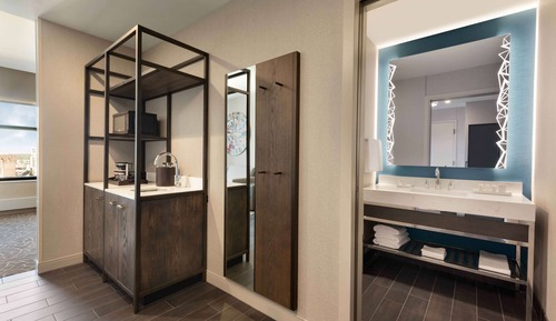 Chambre, 1 très grand lit, accessible aux personnes à mobilité réduite (Hearing)