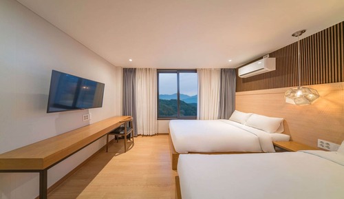 [Breakfast for 2 PKG][2 Highball + Free snack] Premier Suite Room