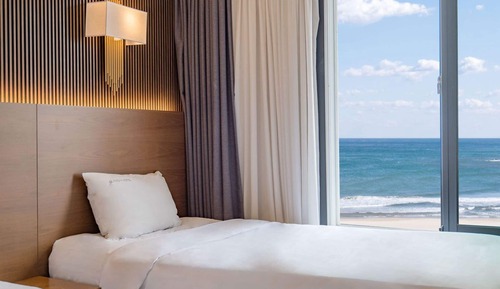 [2 Highball + Free snack] Deluxe Twin Room