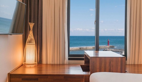 [2 Highball + Free snack] Deluxe Double Room