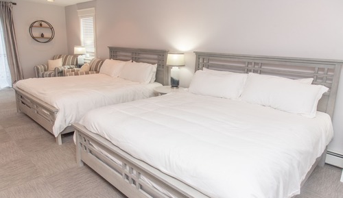 Chambre, plusieurs lits