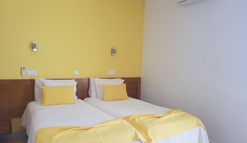 Chambre avec lits jumeaux, balcon, vue mer