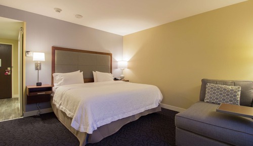 Chambre, 1 très grand lit, accessible aux personnes à mobilité réduite, non-fumeurs