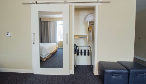Chambre, 2 grands lits, accessible aux personnes à mobilité réduite, baignoire