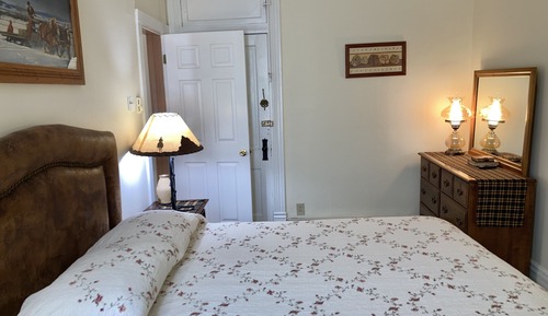 Appartement Tradition, 1 très grand lit et 1 canapé-lit (Second Floor Walk Up)