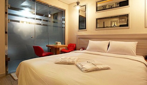 Deluxe Premier Room (Netflix available)