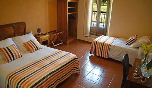 Chambre Triple, vue piscine