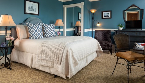 Chambre, 1 grand lit, salle de bains privée