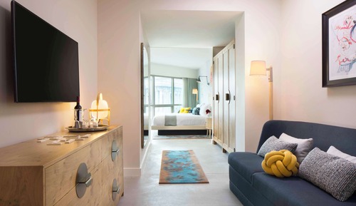 Suite, 1 très grand lit et 1 canapé-lit, accessible aux personnes à mobilité réduite (Kindred)
