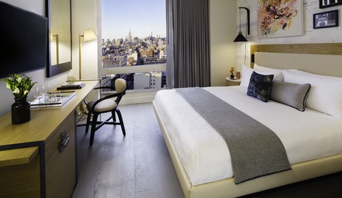Chambre, 1 très grand lit, accessible aux personnes à mobilité réduite, vue ville