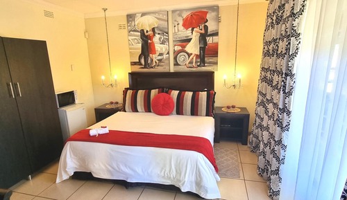 Chambre Deluxe Double ou avec lits jumeaux, 1 très grand lit, vue jardin