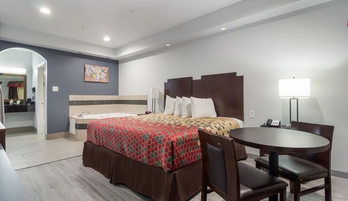 Chambre, 1 très grand lit, non-fumeurs, bain à remous
