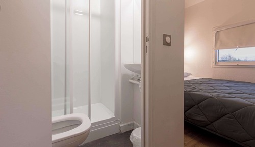 Chambre Standard, un Grand lit avec Salle de bain privée