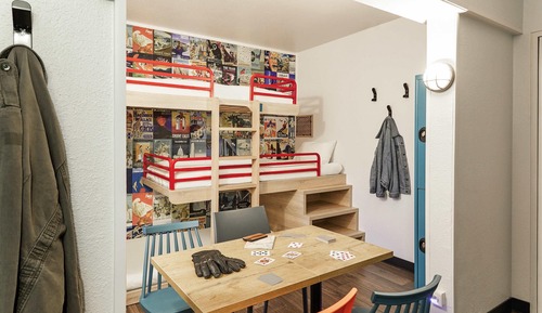 Chambre, plusieurs lits