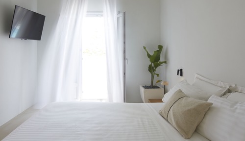 Suite Lune de Miel (with Private Outdoor Jacuzzi)