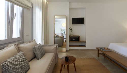 Suite Supérieure (with Private Outdoor Jacuzzi)