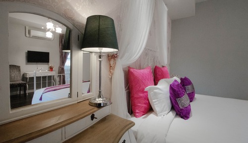 Premium Queen Room