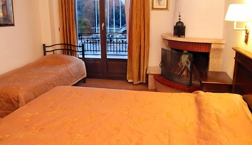 Chambre Triple, cheminée