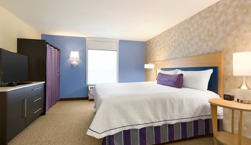 Suite, 1 très grand lit, accessible aux personnes à mobilité réduite, non-fumeurs (Roll In Shower)