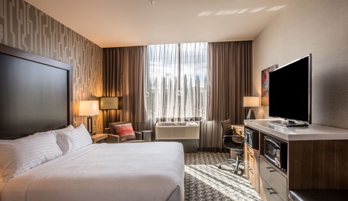Chambre Standard, 1 très grand lit et 1 canapé-lit