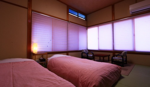 Chambre Tradition avec lits jumeaux, salle de bains commune (2 Single Beds)
