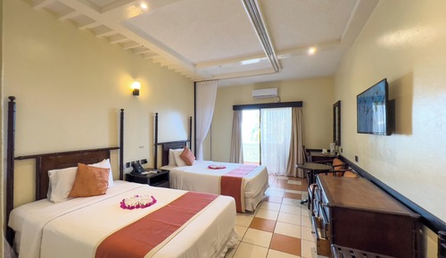 Chambre Deluxe, vue partielle sur la mer