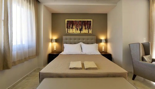 Suite One Bedroom Split Level with Sharing Pool and Mountain View
