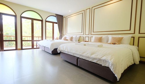 Chambre Familiale, 2 lits doubles, réfrigérateur, vue jardin