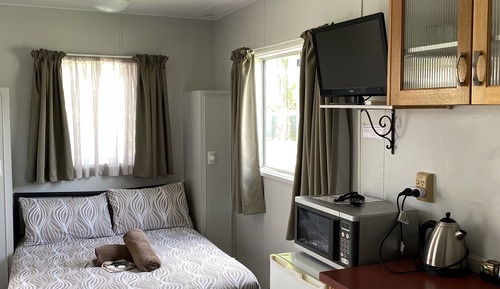 Cabane Standard, salle de bains attenante (1 double bed and 3 single bunk beds)
