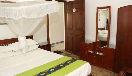 Chambre Double Deluxe, 1 lit double, accès piscine, vue lac