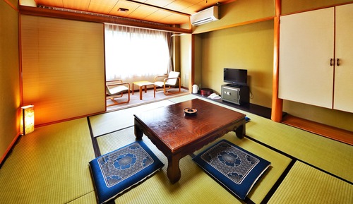 Chambre Tradition, salle de bains commune (Japanese Style)