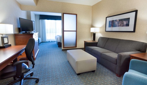 Chambre Deluxe, 1 très grand lit et 1 canapé-lit, réfrigérateur et four à micro-ondes