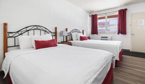 Chambre Affaires, 2 grands lits (Not pet friendly)